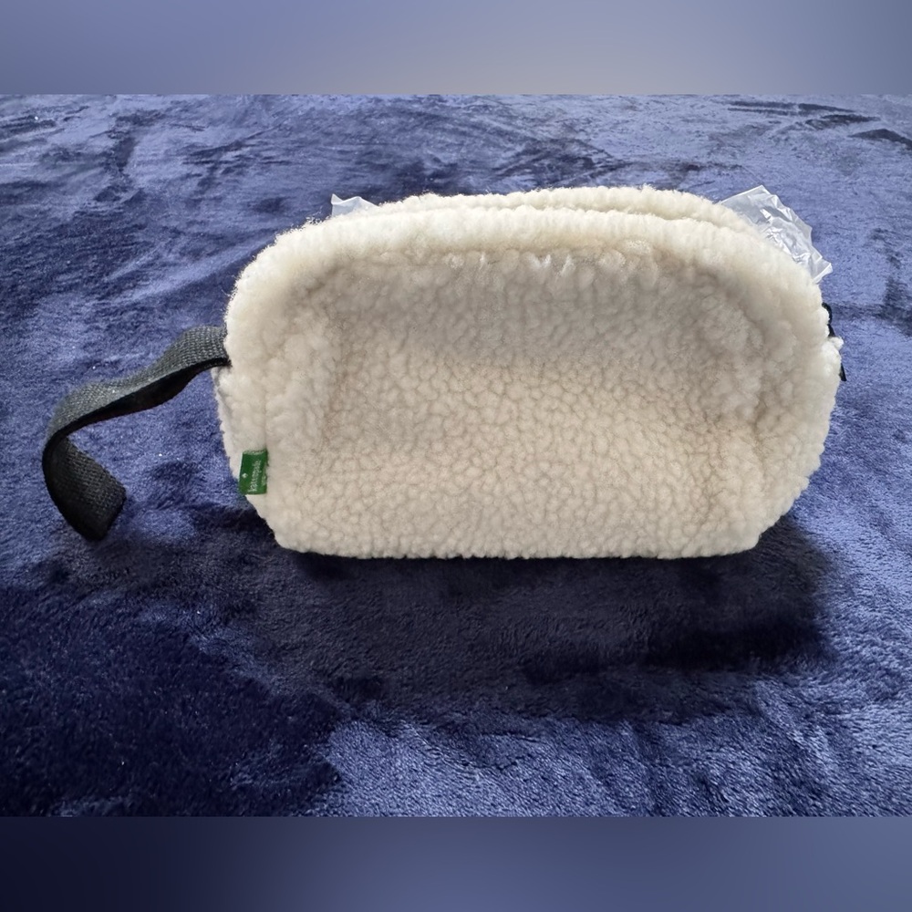 NEW KATE SPADE ♠️ Cream Sherpa Fleece Pouch